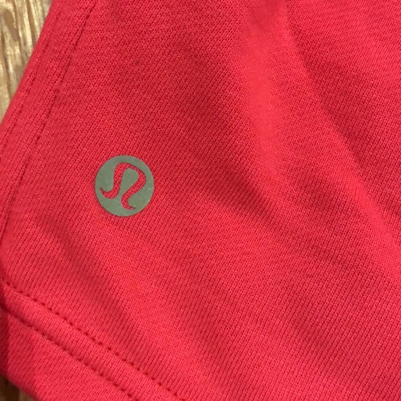 Lulu🍋 All Yours Crew Cropped Special Edition LNY - Picture 10 of 13